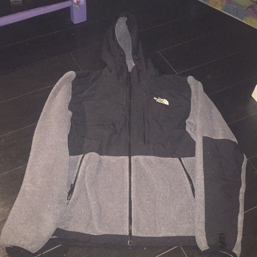 Men’s gray north face fleece